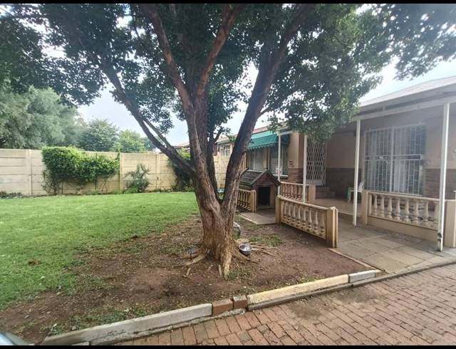 4 BEDROOM HOUSE FOR SALE IN SELECTION PARK